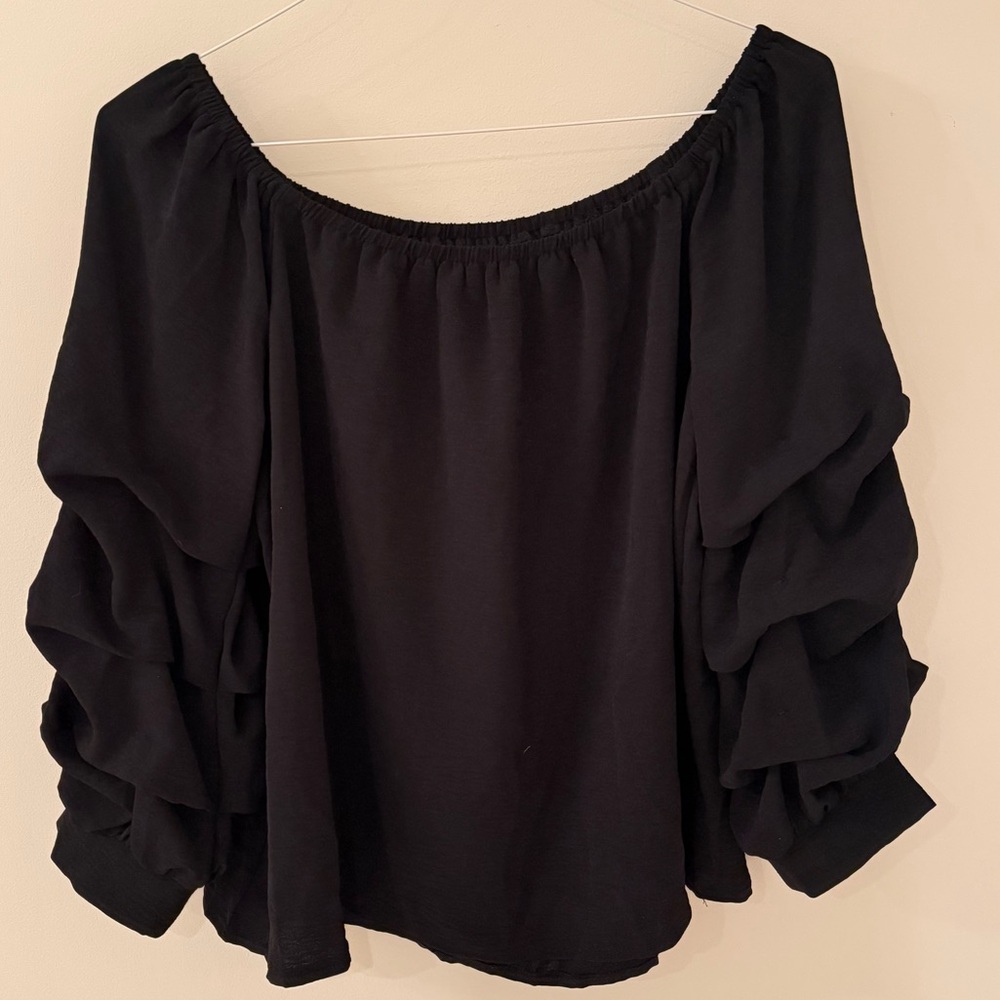 SHEIN Black Ruffled Sleeve Blouse